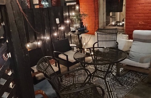 Little Portugal House | Cozy 1-bedroom in a fancy Victorian house in delightful Toronto