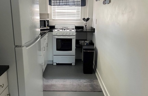 Cottage Line Apartment | Cozy 1-bedroom in central Ocean View. 1/2 blk from Bold Mariner & Beach Access