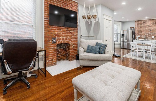 Olde Towne East House | Cozy 1 Bedroom in Olde Towne East