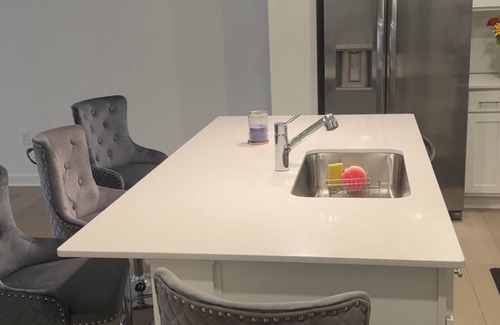 Little Canada Condo | Cozy 1-bedroom in 3 bedrooms with shared bathroom.