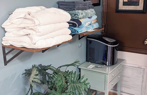 Charlotte Condo | Cozy 1-bedroom king suite in walkable uptown area. Quiet & Private. Free parking