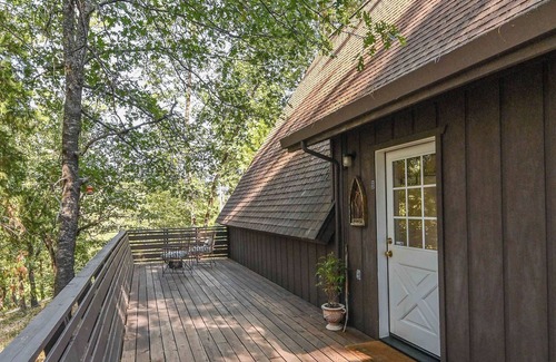 Hathaway Pines Apartment | Cozy 1-bedroom Loft Apartment in Stanislaus National Forest by Historic Murphys