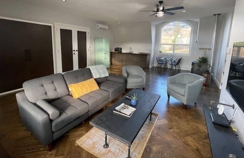Black Mountain Cabin | Cozy 1 Bedroom on a Small Acreage Paradise