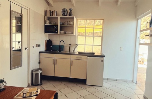 Brievengat Apartment | Cozy 1 bedroom poolside apartment with views toward Table Mountain