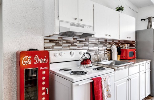 Parkside Apartment | Cozy 1 bedroom, pool, w/patio, 9 min to the beach & close to downtown Hollywood