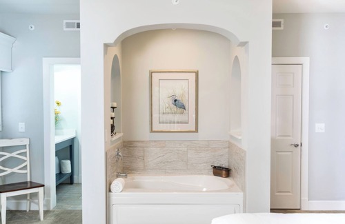Lackey Resort | Cozy 1-bedroom resort in charming Williamsburg with I/O Pools, AC, fitness room