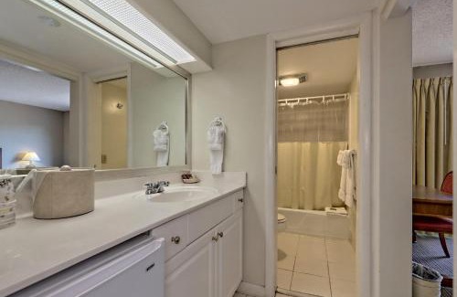 Clayton House | Cozy 1-Bedroom Retreat in Clayton GA with Two Queen Beds- KW 205