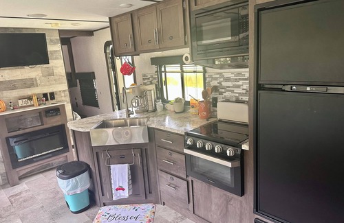 Greenville House | Cozy 1-bedroom RV on private stocked pond. Glamping in Greenville