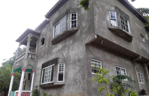 Yallahs House | Cozy 1 Bedroom studio apartment with private parking near Yallahs in St Thomas Jamaica