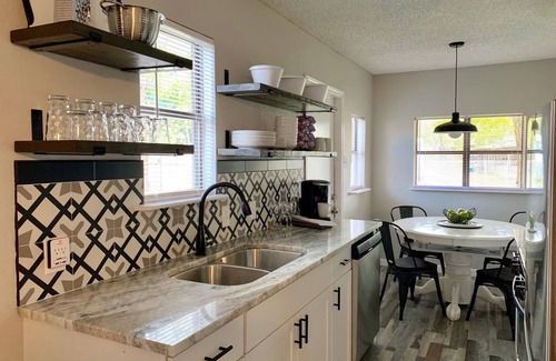 San Antonio House | Cozy 1 Bedroom Suite with Loft Central to SA Atractions