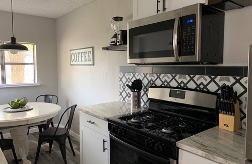 San Antonio House | Cozy 1 Bedroom Suite with Loft Central to SA Atractions