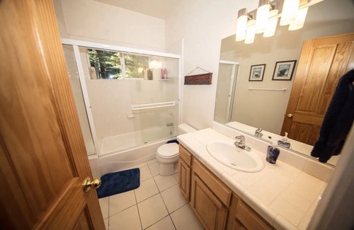 Country Club Estates Apartment | Cozy 1-bedroom apartment in awesome South Lake Tahoe with WiFi