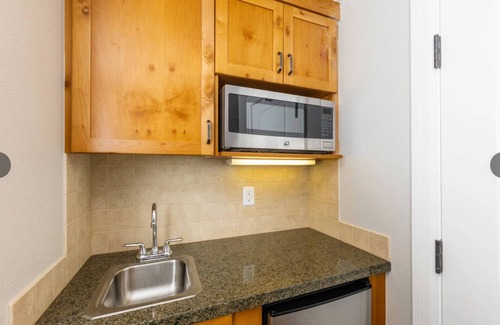 Lakeside Park Condo | Cozy 1-bedroom studio in welcoming South Lake Tahoe