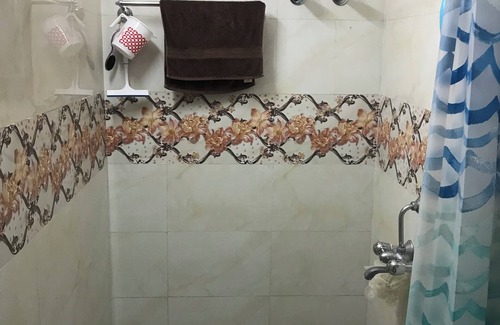 Kamarhati Apartment | Cozy 1-bedroom with AC and WiFi in amazing Kolkata near Adyapith Temple