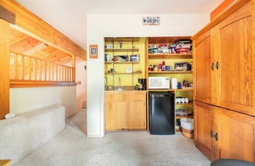 Ponderosa Palisades House | Cozy 1-bedroom with loft in charming Truckee with WiFi