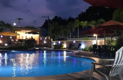 Malabanias Condo | Cozy 1-bedroom with pool Skyline Views,65inchTV with WiFi and Netflix in Angeles
