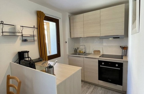 Jeux Apartment | Cozy 1-BR Apartment for 4 in Heart of Alpe d'Huez, Ski-In/Ski-Out, Balcony, Ski Locker