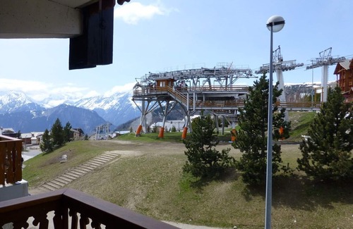 Jeux Apartment | Cozy 1-BR Apartment for 4 in Heart of Alpe d'Huez, Ski-In/Ski-Out, Balcony, Ski Locker