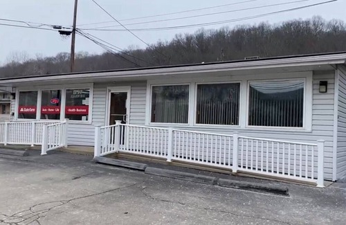 Franklin Apartment | Cozy 1 BR Convenient to Franklin/Oil City! Fully furnished better than a hotel!