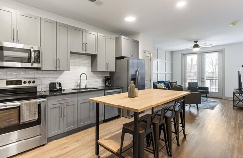 East Walnut HIlls Apartment | Cozy 12BR/12BA combined Apartment Near DT Cincinnati