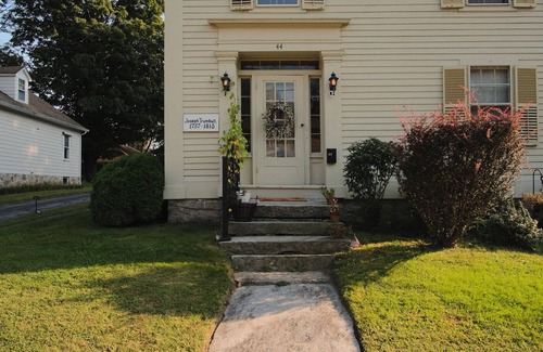 Norwichtown House | Cozy 1763 Historic Home Near Mohegan Sun & Foxwoods Casinos-Adults Only