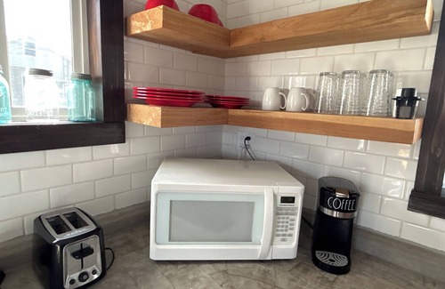 Curtice House | Cozy 1917 home with fun loft for kids.Close to birding & fishing.pets welcome