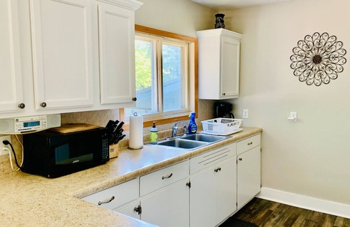 Three Lakes House | Cozy 1940s Cottage on Range Line Lake – Private Waterfront on Three Lakes Chain