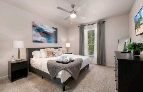 Deep Ellum Apartment | Cozy 1bd in the heart of downtown Dallas!(w/parking)