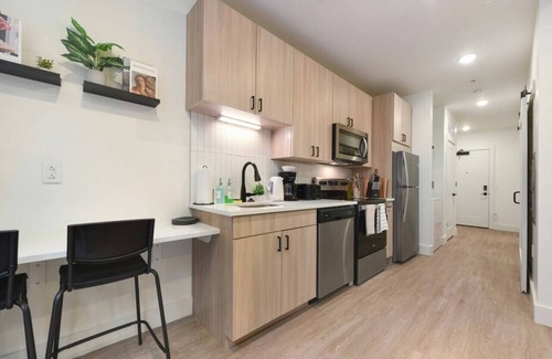 Shadyside Apartment | Cozy 1BR/1BA + Gym Near UPMC & Carnegie Mellon