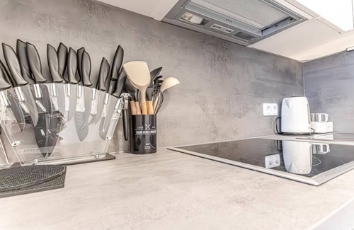 Favoriten Apartment | Cozy 1BR+1LV Apt. Steps Away from Reumannplatz U1