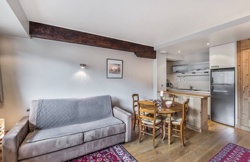 Le Planellet Apartment | Cozy 1BR Apartment in Megève Centre - Sleeps 3, Near Market, Easy Access, Secure Parking
