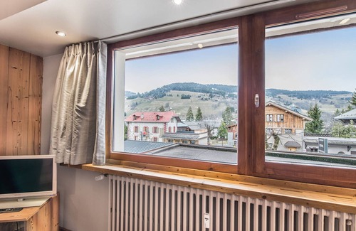Le Planellet Apartment | Cozy 1BR Apartment in Megève Centre - Sleeps 3, Near Market, Easy Access, Secure Parking