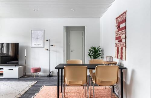 Lahti Apartment | Cozy 1BR Apartment next to the Beach with Free Parking