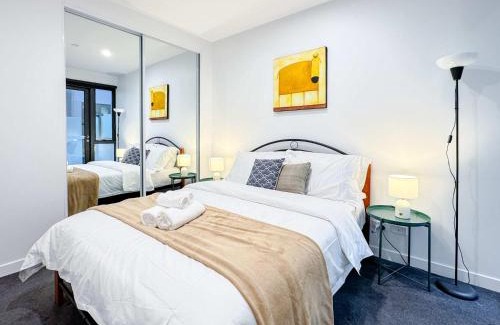 Hawthorn Apartment | Cozy 1BR Apt Walk to Swinburne & Glenferrie Rd