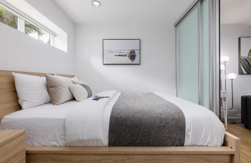 Coquitlam House | Cozy 1br Bsmt Escape Large Free Parking