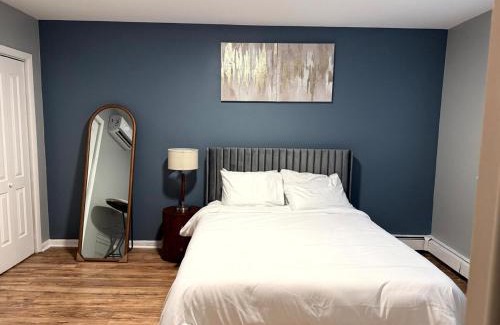 Rogers Park Apartment | Cozy 1BR Retreat Near Transit, Dining And Parking