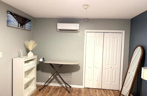 Rogers Park Apartment | Cozy 1BR Retreat Near Transit, Dining And Parking