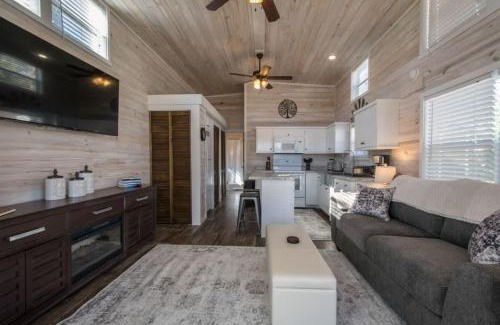 Upward House | Cozy 1BR Tiny Home with Pool Access and Free Tix