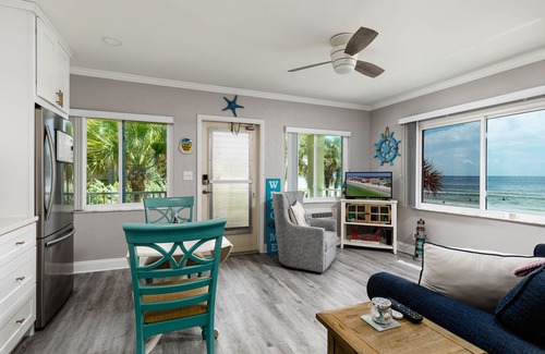 North Redington Beach Condo | Cozy 1BR Condo w/0 min walk to beach! Spectacular views! Nov/Dec still open!
