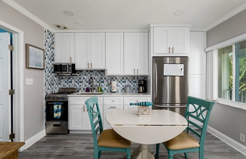 North Redington Beach Condo | Cozy 1BR Condo w/0 min walk to beach! Spectacular views! Nov/Dec still open!