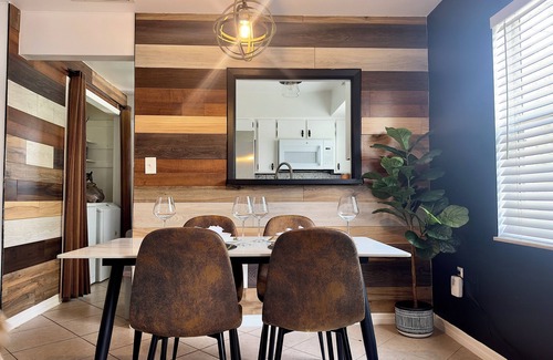 St. Cloud House | Cozy 2/1 Close to Theme Parks!