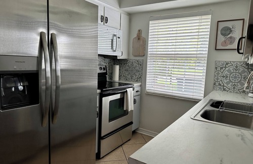 St. Cloud House | Cozy 2/1 Close to Theme Parks!