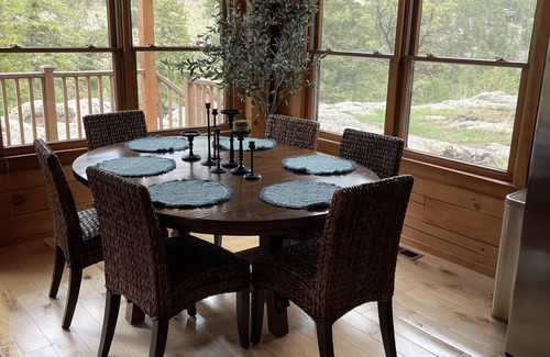 Lyons House | Cozy 2/2 Log Cabin Home - 11 miles from Estes Park, CO
