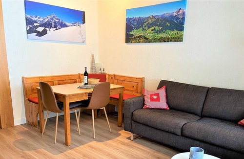 Mittelberg Apartment | Cozy 2-4 person apartment 245; 100 m. from slopes / lift. Indoor pool, sauna