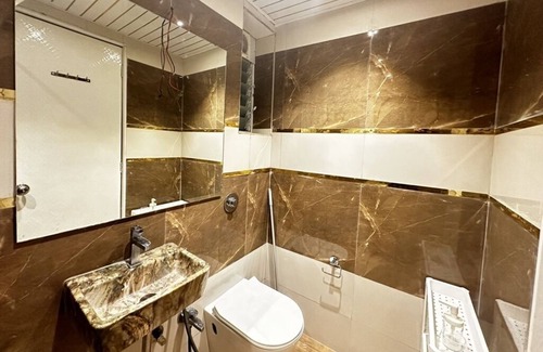 Dharavi Apartment | Cozy 2.5 BHK in Khar West with Workspace