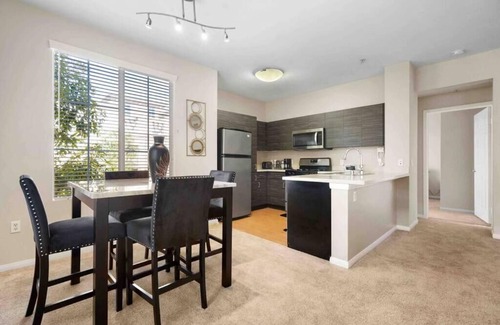 Anaheim Resort Apartment | Cozy 2-BD/2BA Apt! 5Mins to Disney! Angel stadium! Honda Center! The Outlets!