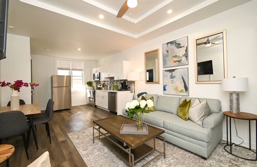 East Parkside Apartment | Cozy 2 bd 2ba in Philadelphia