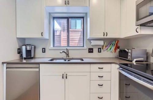 Lower Arapahoe House | Cozy 2 BDR Home in Boulder with Hot Tub
