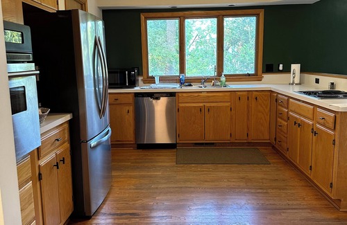 University Heights House | Cozy 2-bdrm home minutes from Kinnick and Melrose tailgating, AC, WiFi, parking