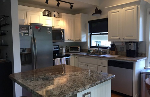 Southmont House | Cozy 2 Bed 2 Bath waterfront cottage on beautiful High Rock Lake- fully updated